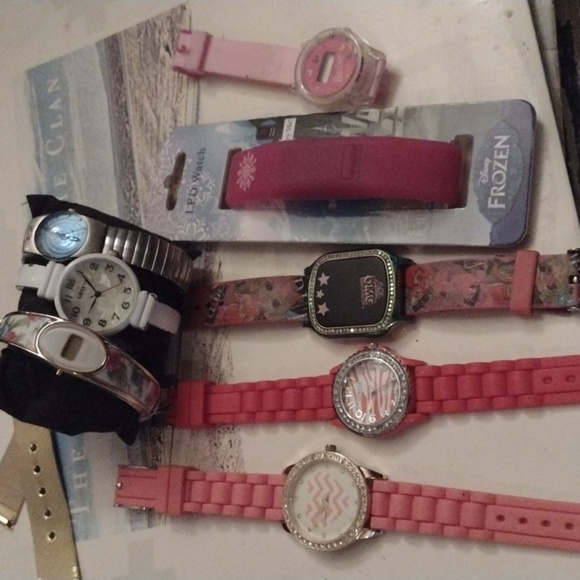 ☺️Girls Watch Lot - Picture 1 of 5
